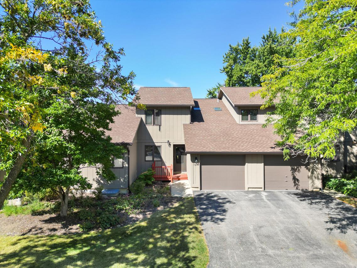 924 Stratford Ct., Grayslake, IL 60030