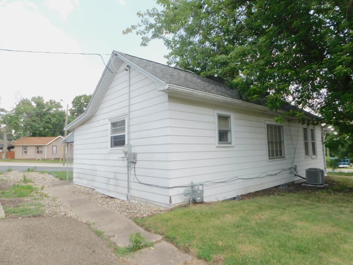 725 Illinois St., Peru, IL 61354