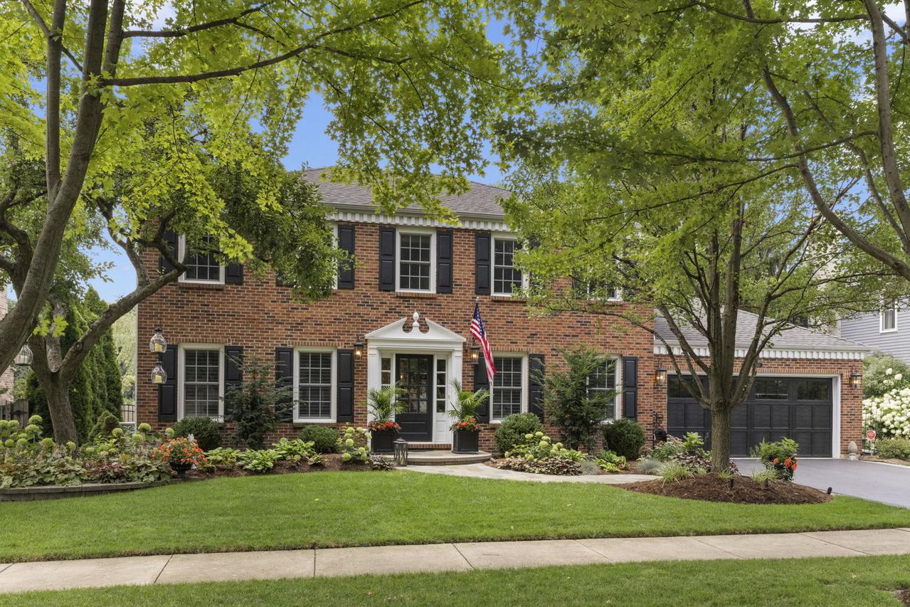 1563 Abbotsford Dr., Naperville, IL 60563