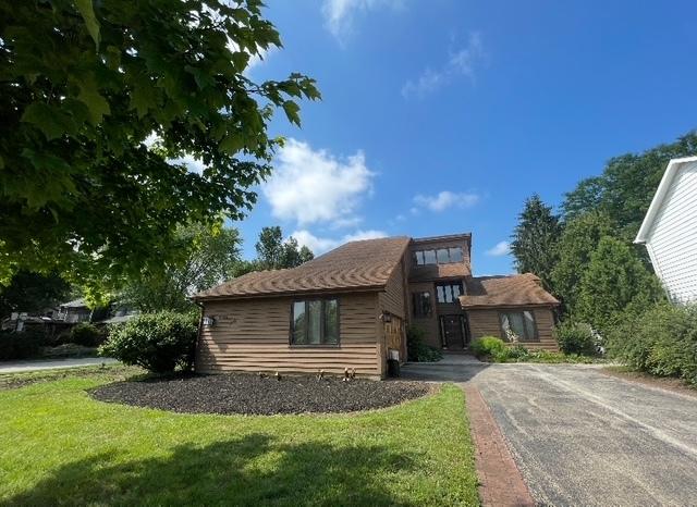 2 Spinnaker Ct., Third Lake, IL 60030