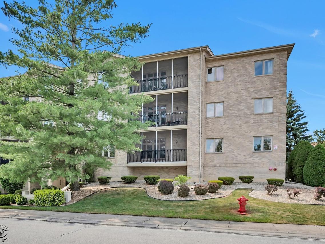 6320 Pine Ridge Dr. #1B, Tinley Park, IL 60477