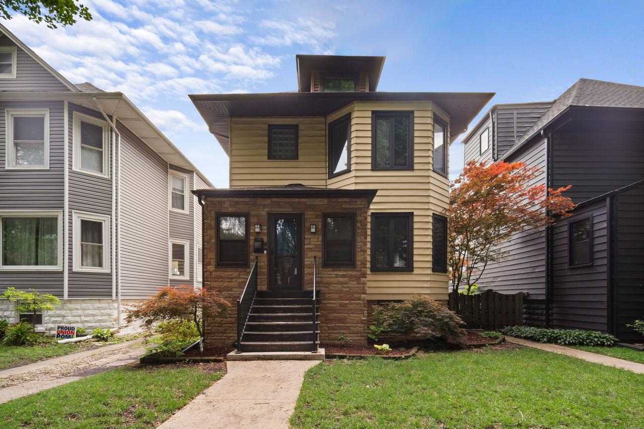 4037 N Hamlin Ave., Chicago, IL 60618