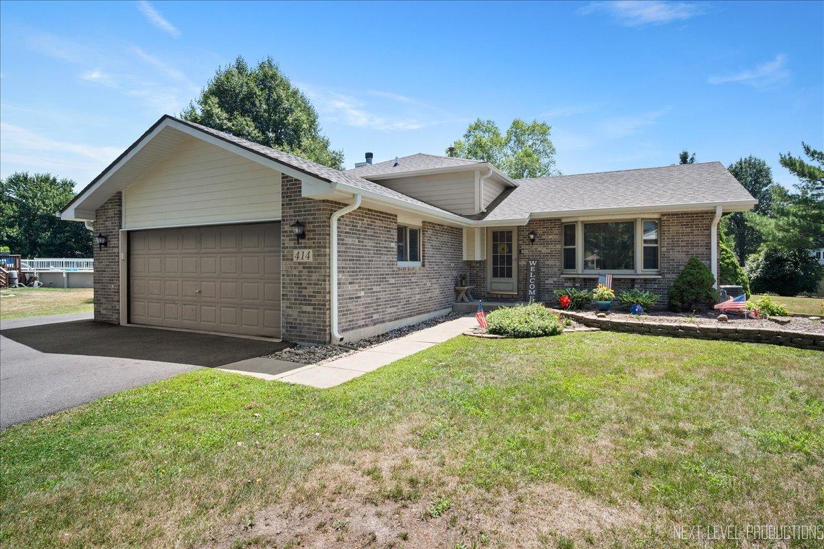 414 Bobcat Ct., Oswego, IL 60543