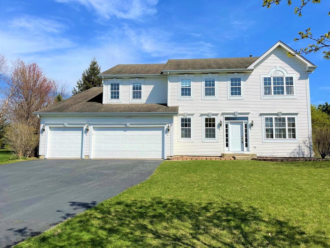 1637 Rolling Hills Dr., Crystal Lake, IL 60014
