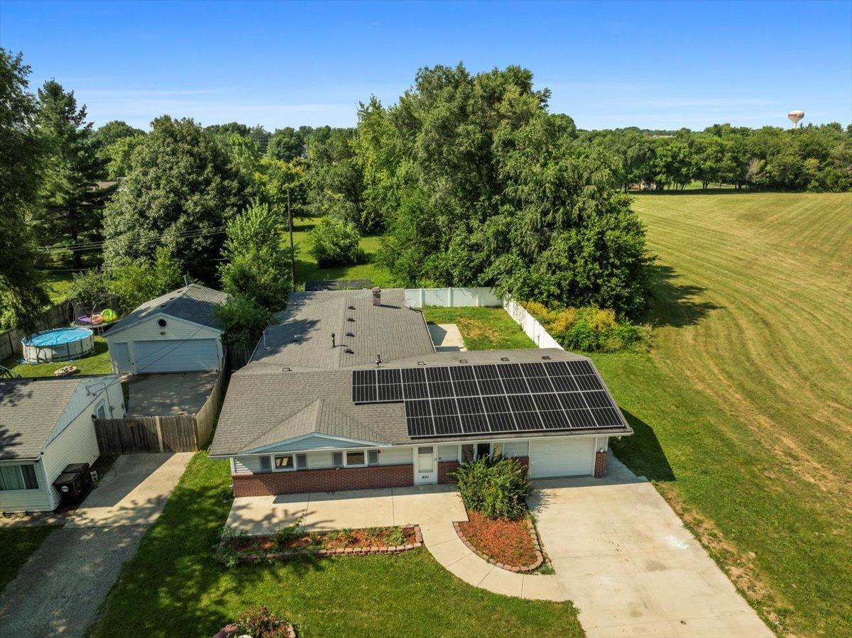 401 Sunset Dr., Leroy, IL 61752