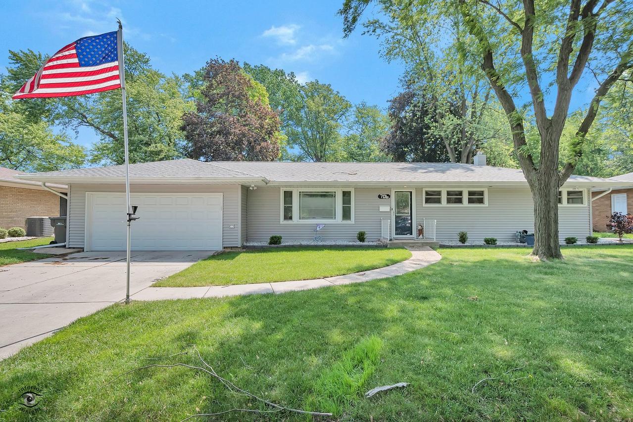 706 Read St., Lockport, IL 60441