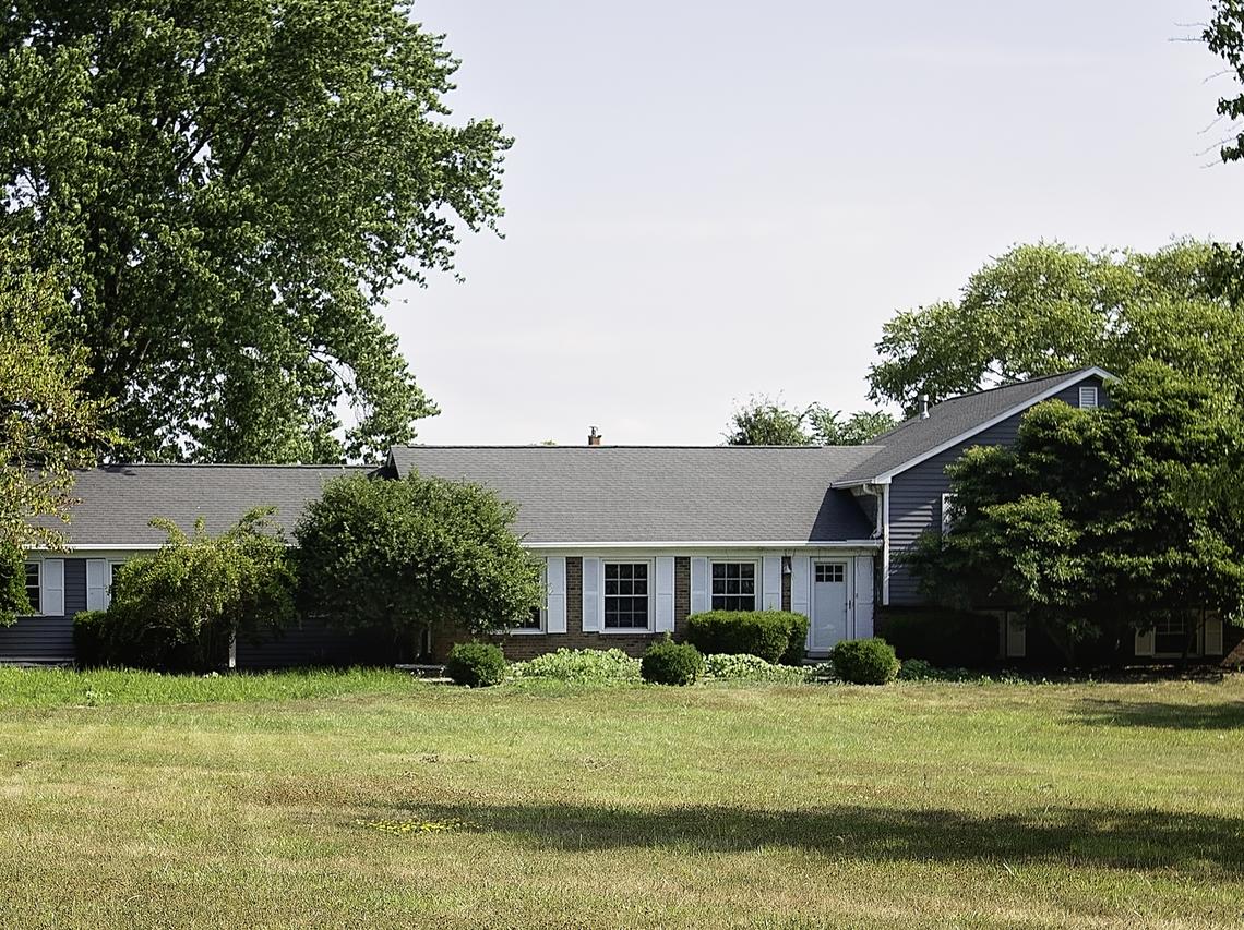1848 E Marmion Pl., Crete, IL 60417