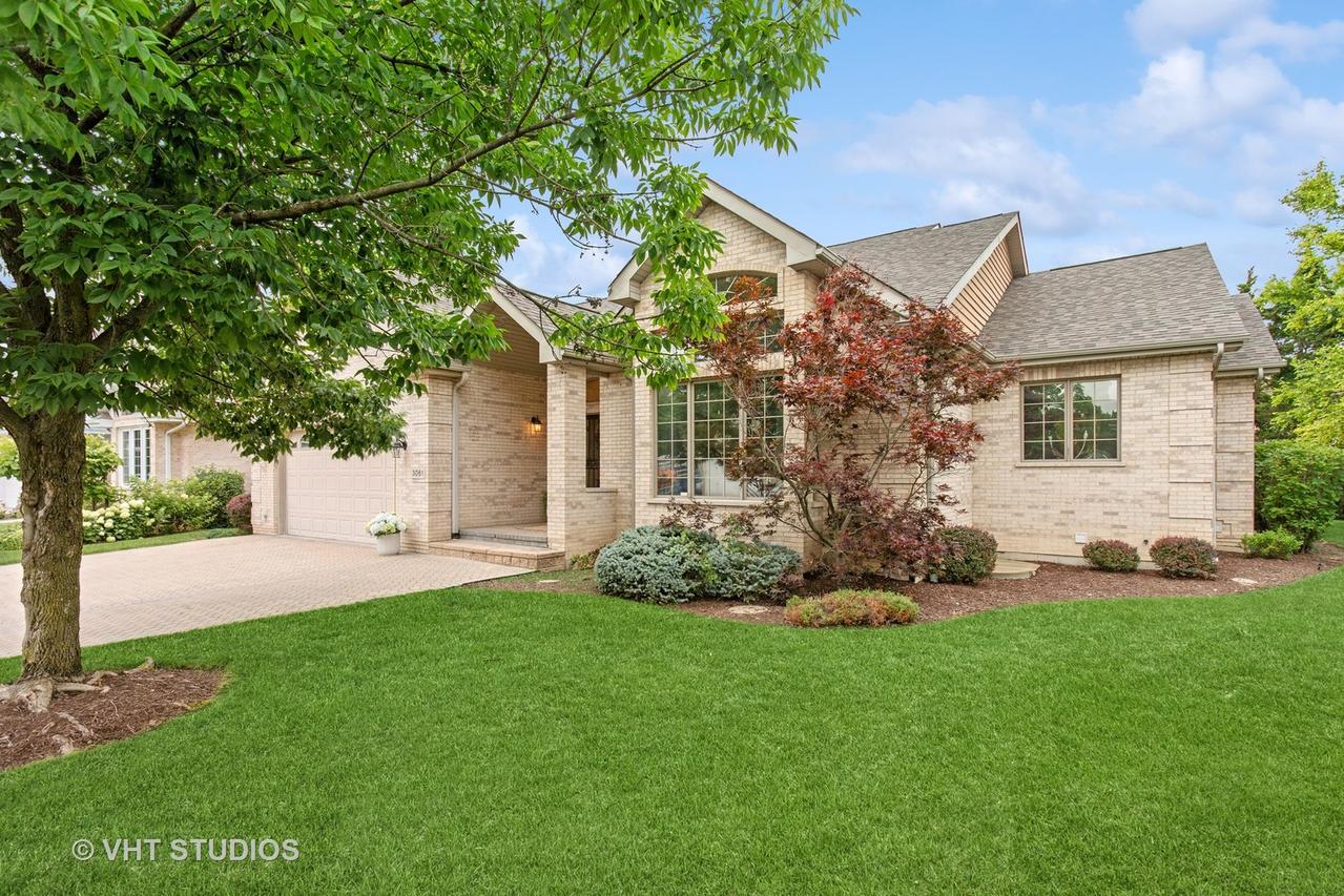 3061 Rosebrook Cir., Westchester, IL 60154