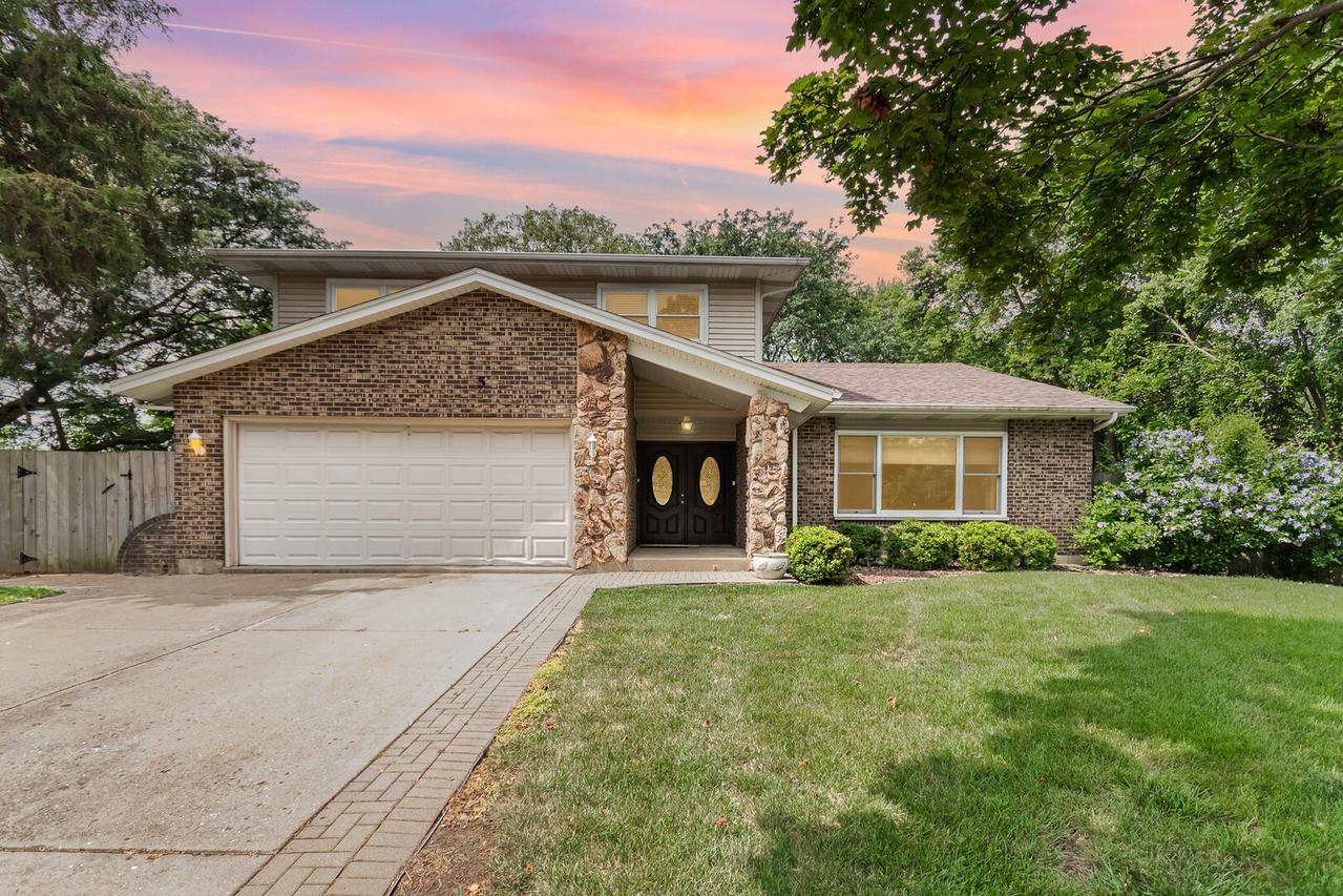 5 Swan Cir., Bolingbrook, IL 60440