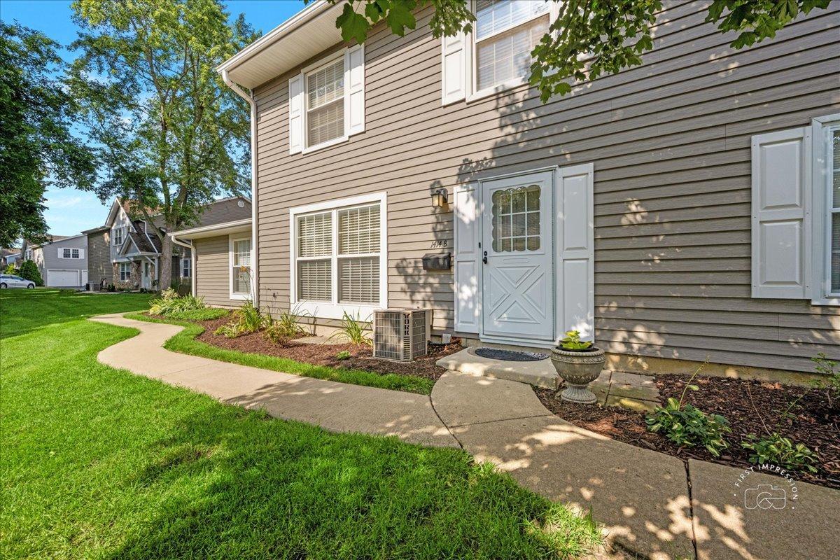 1414 Woodcutter Ln. #B, Wheaton, IL 60189