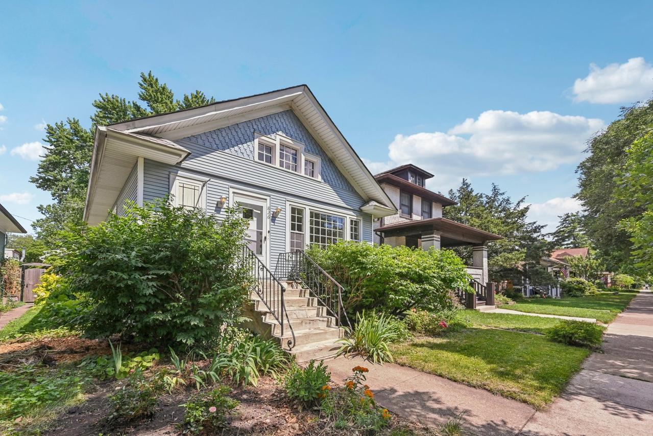 826 N Lombard Ave., Oak Park, IL 60302