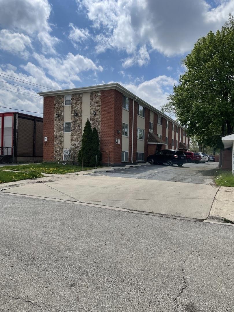 4620 Fishermans Ter. #GE, Lyons, IL 60534
