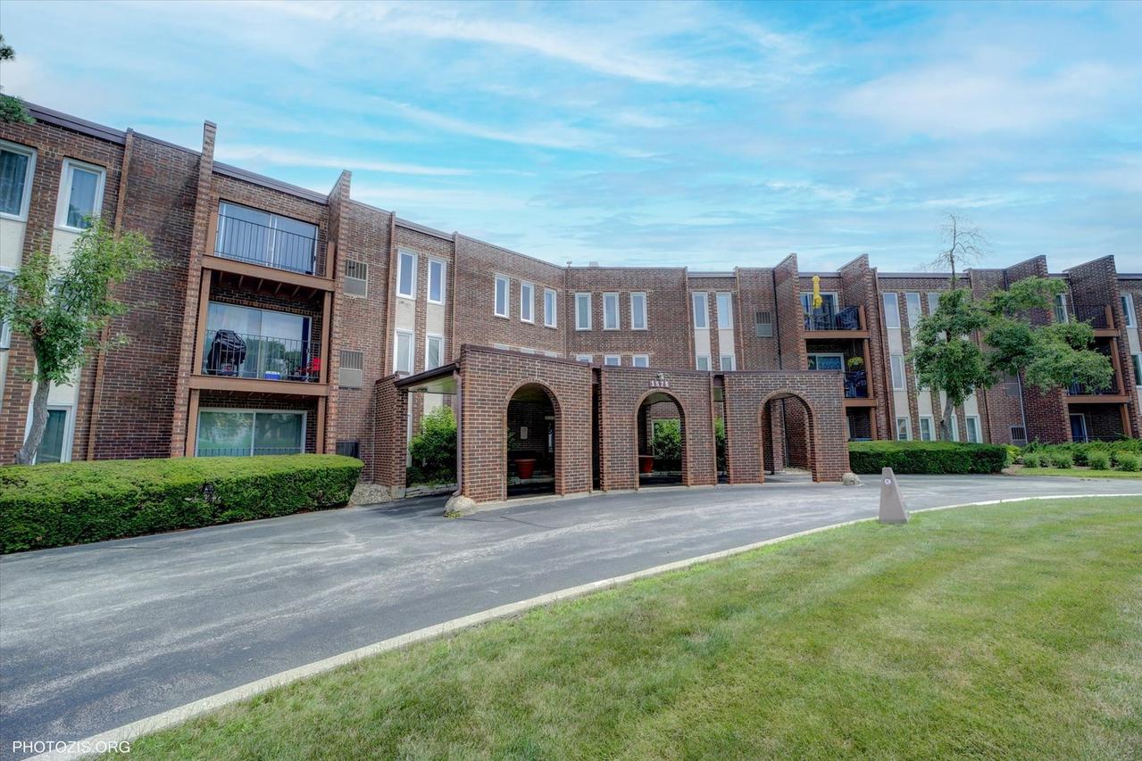 1575 Sandpebble Dr. #343, Wheeling, IL 60090