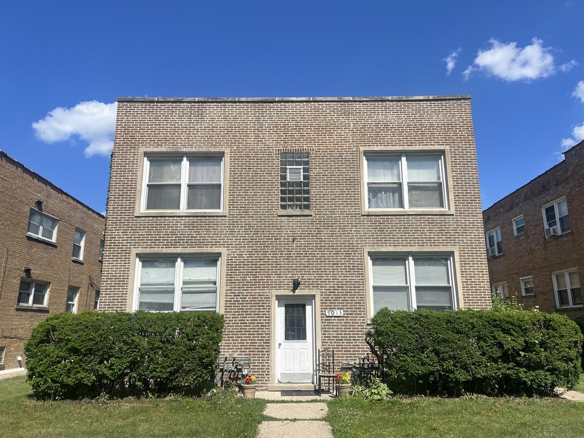9013 La Crosse Ave., Skokie, IL 60077