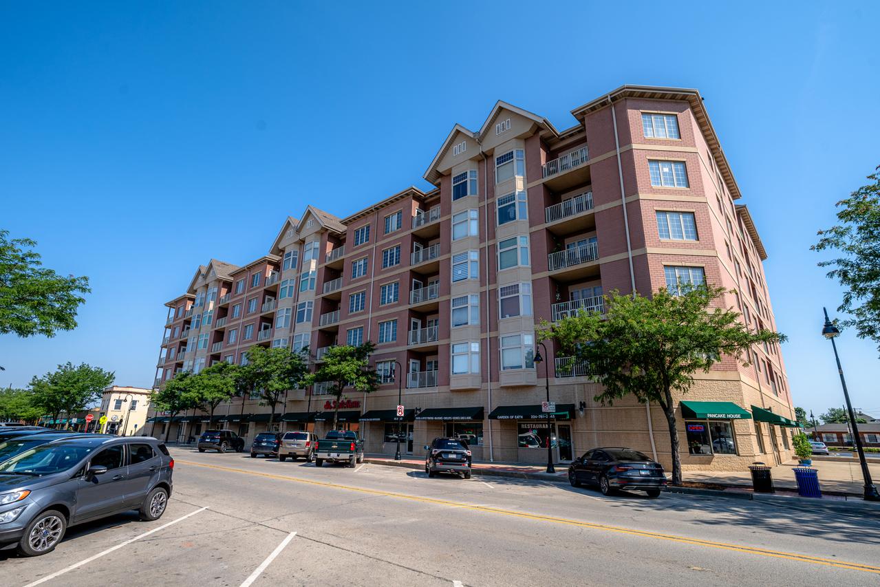 9670 Franklin Ave. #214, Franklin Park, IL 60131