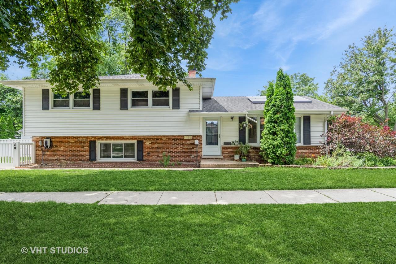1122 Coolidge Ave., Wheaton, IL 60189