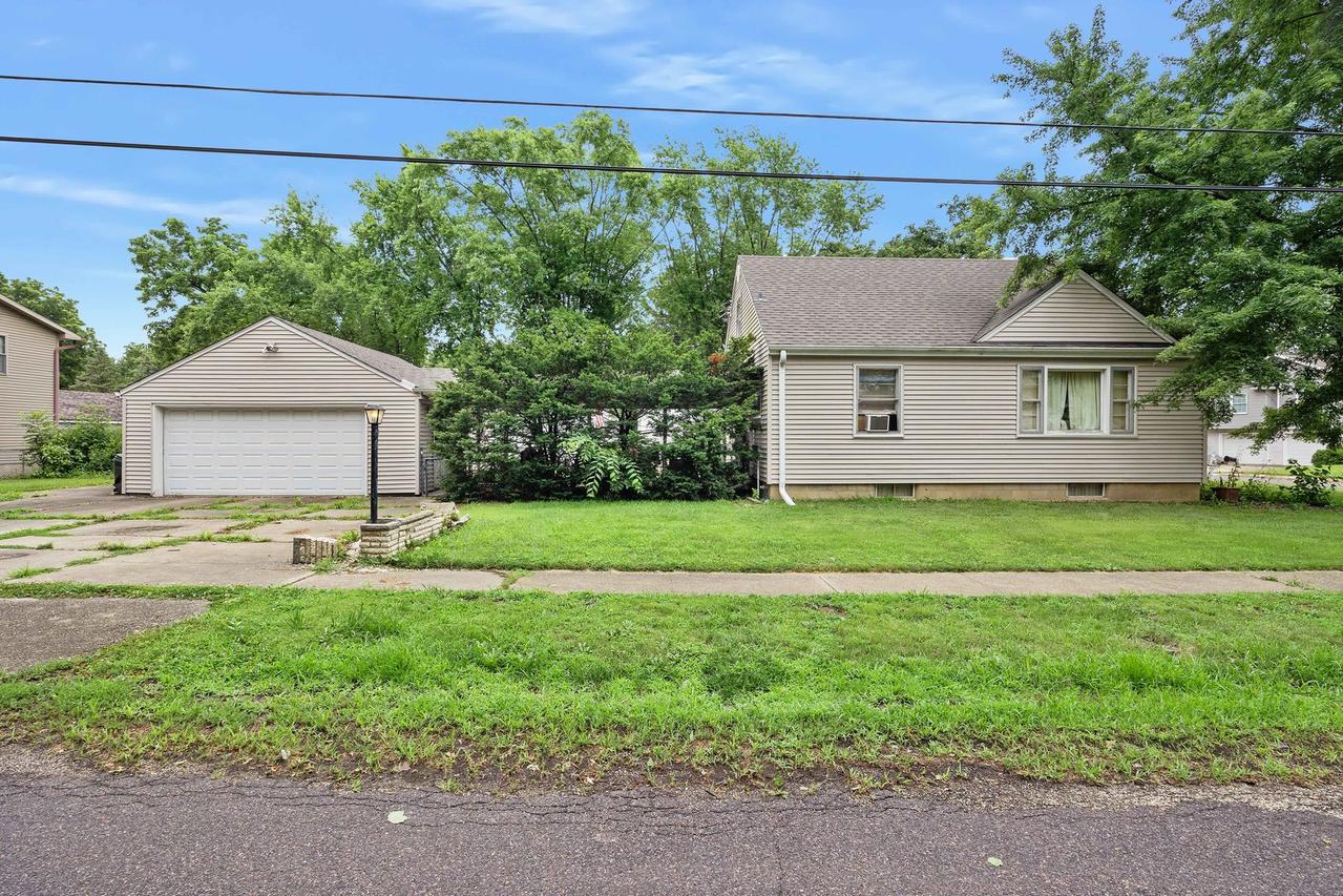 631 Pekin Ave., Creve Coeur, IL 61610