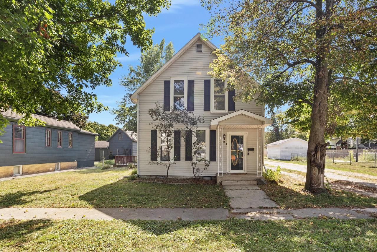 104 W North St., Lexington, IL 61753