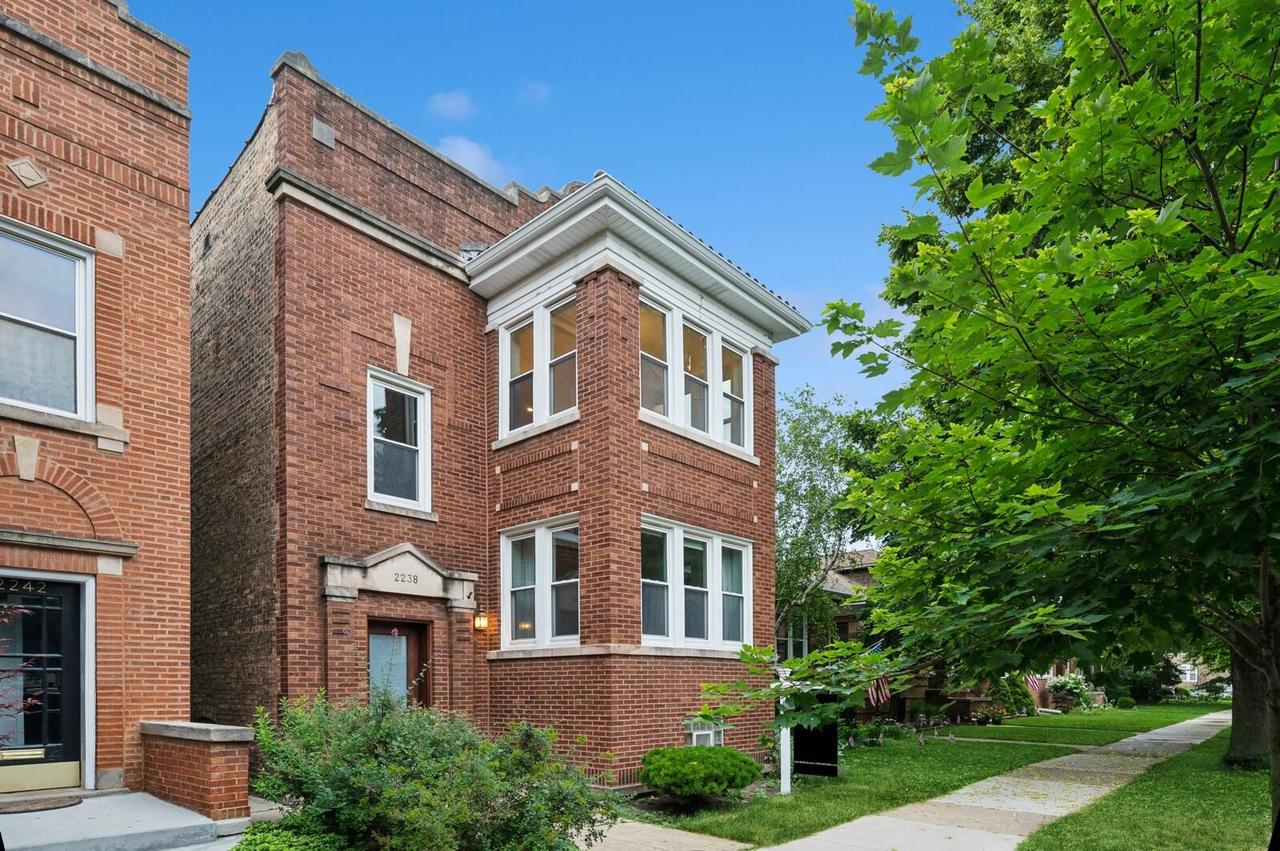 2238 W Winona St., Chicago, IL 60625