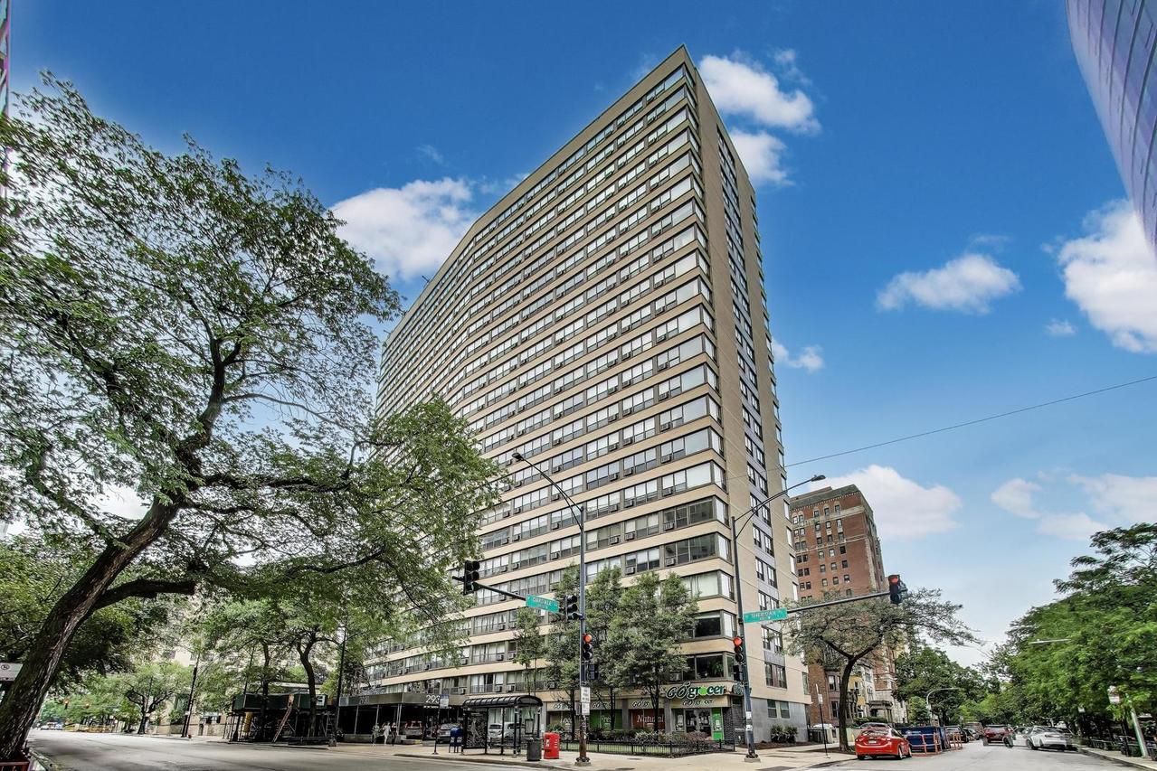 2930 N Sheridan Rd. #2111, Chicago, IL 60657