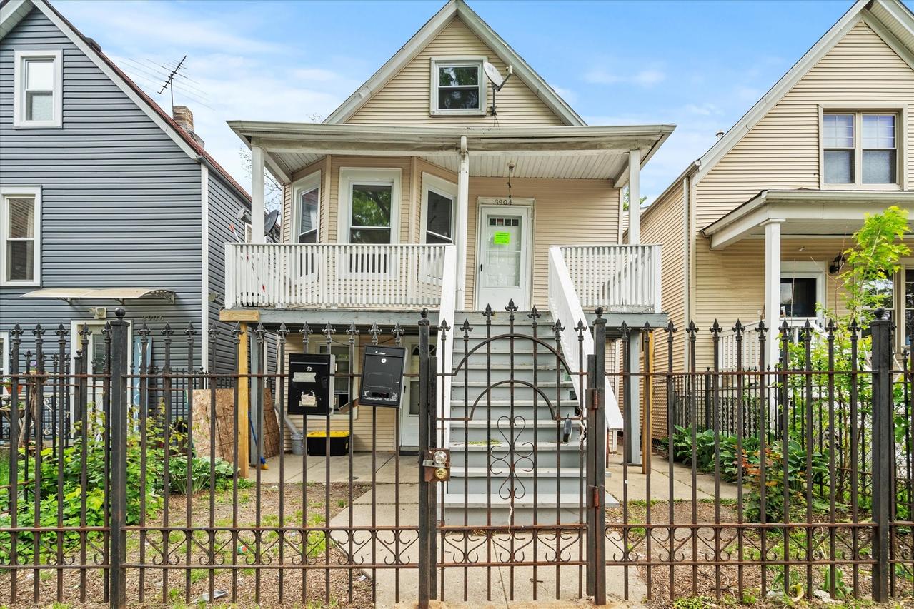 3904 W Montrose Ave., Chicago, IL 60618