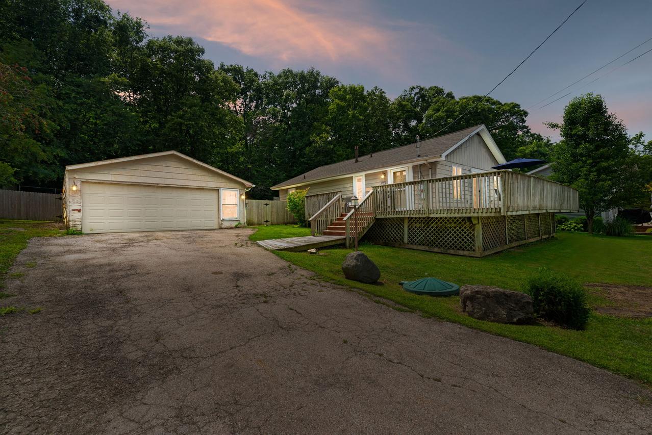 35W493 Riverside Dr., St. Charles, IL 60174