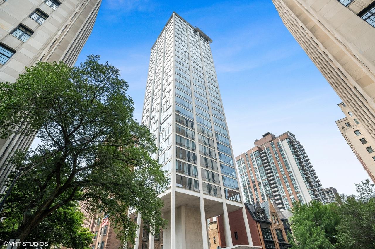 1300 N Astor St. #8B, Chicago, IL 60610