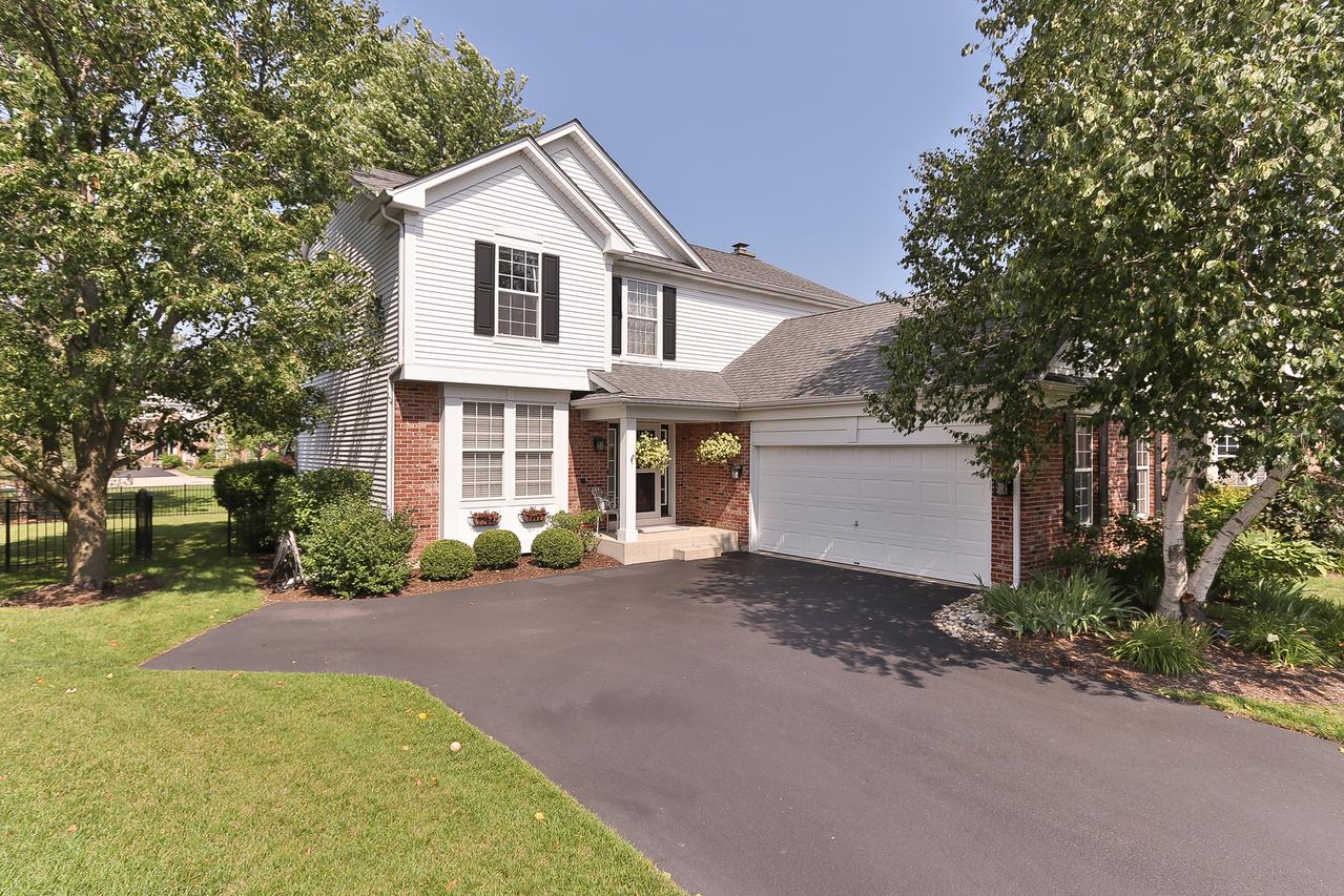 8 Hithergreen Ct., Algonquin, IL 60102