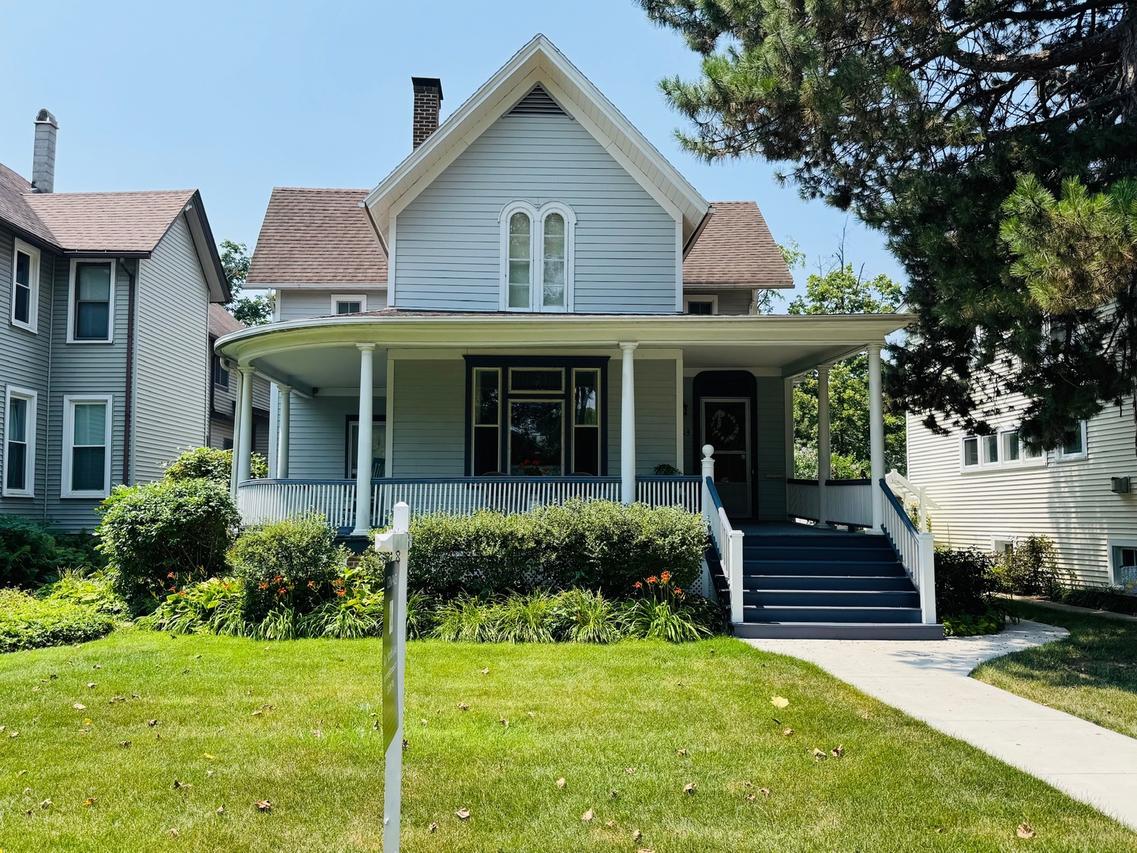 5914 N East Circle Ave., Chicago, IL 60631