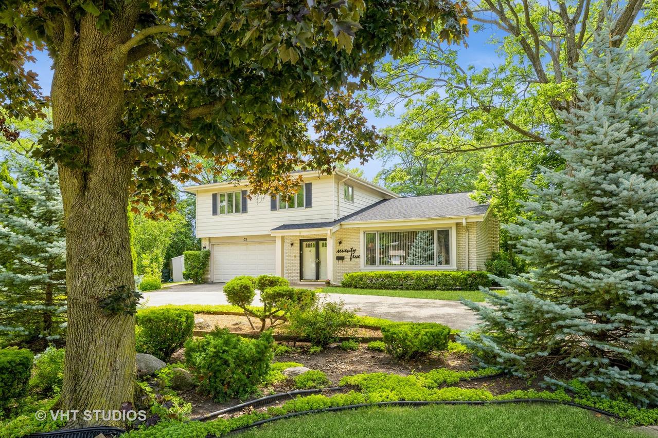75 Eastwood Dr., Deerfield, IL 60015