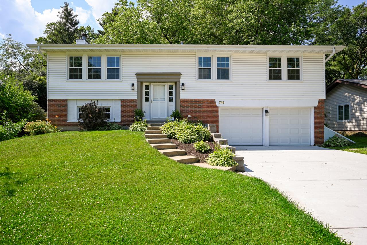 21W745 Glen Valley Dr., Glen Ellyn, IL 60137
