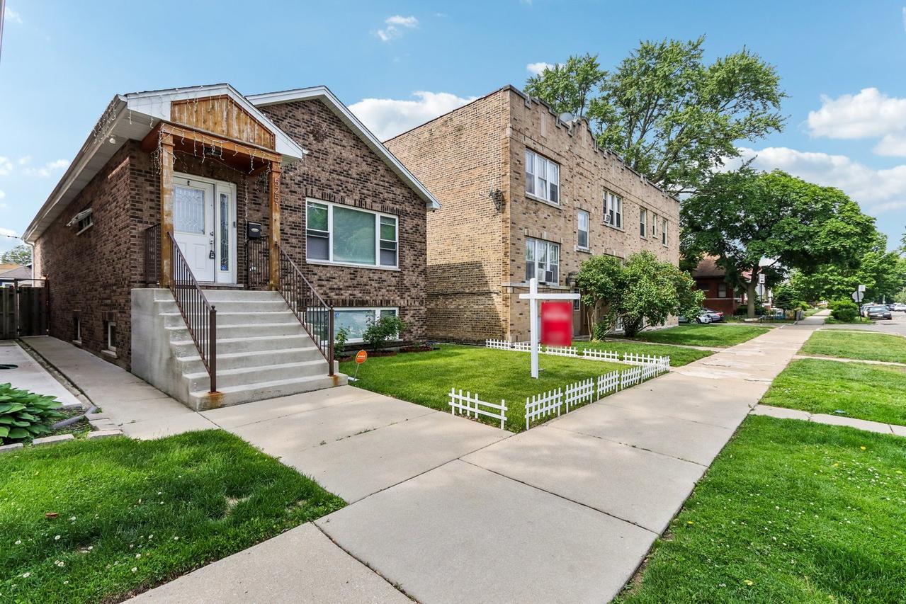 5251 W Nelson St., Chicago, IL 60641