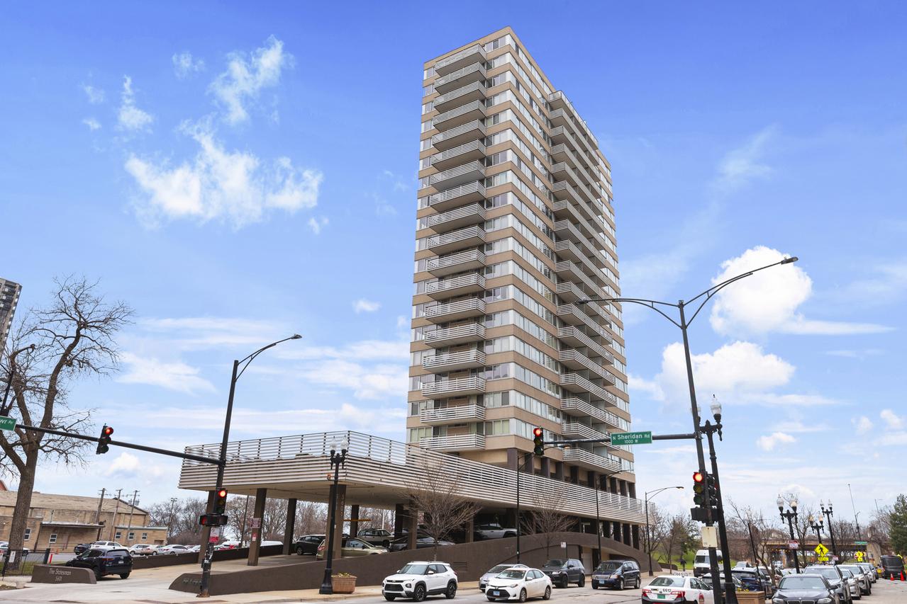 5601 N Sheridan Rd. #13E, Chicago, IL 60660