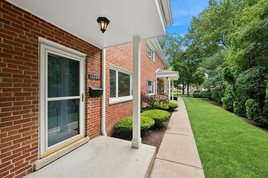 1744 Linneman St., Glenview, IL 60025