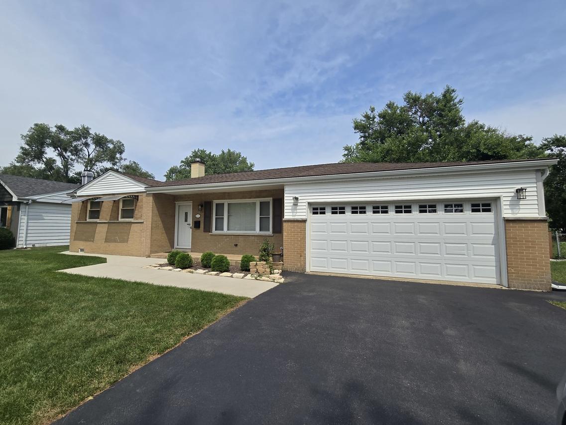 6325 Barrett St., Downers Grove, IL 60516