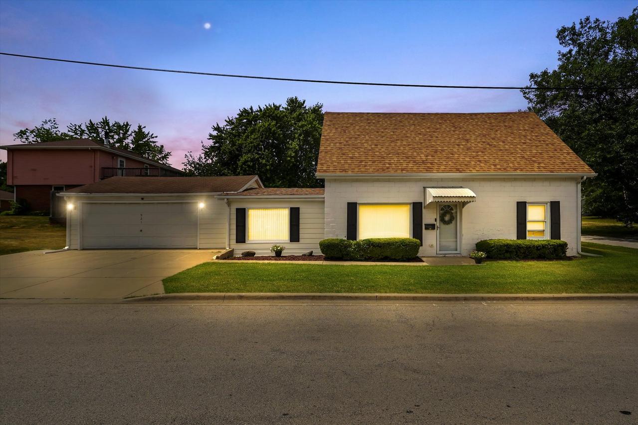 921 Garfield St., Lockport, IL 60441