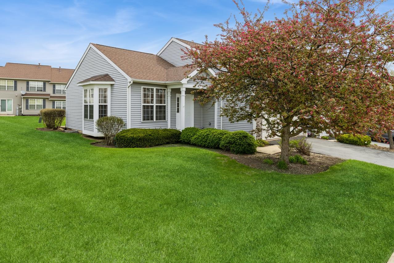 725 Duvall Dr., Woodstock, IL 60098