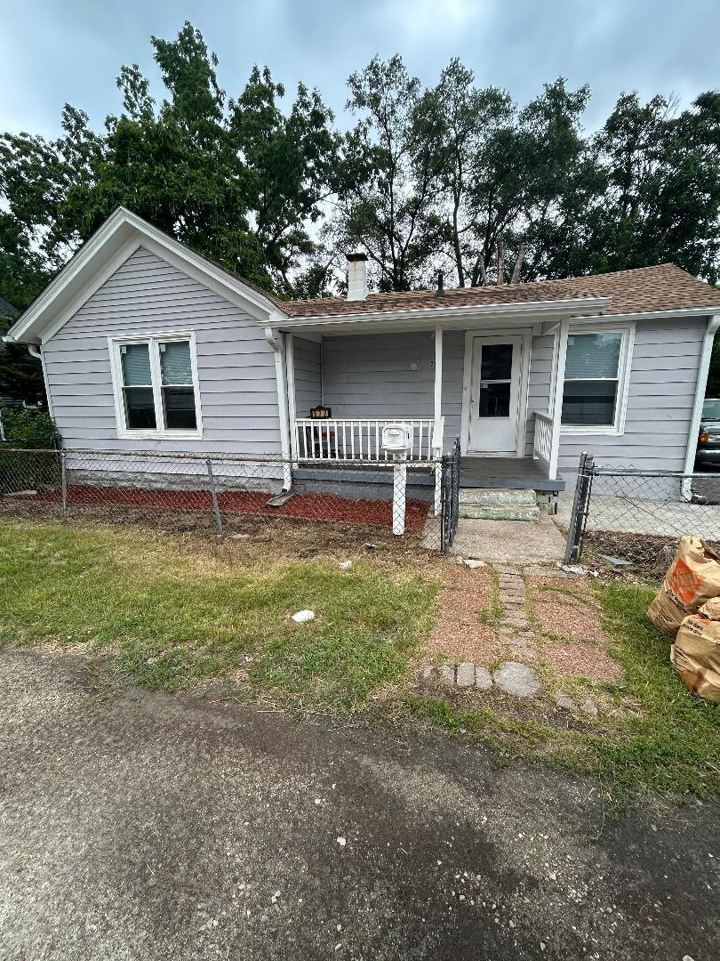 572 Middle Ave., Aurora, IL 60506