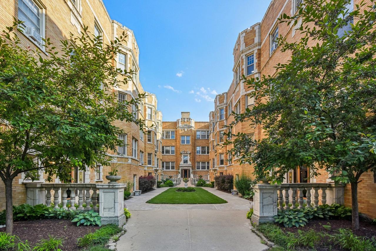 247 Washington Blvd. #3A, Oak Park, IL 60302