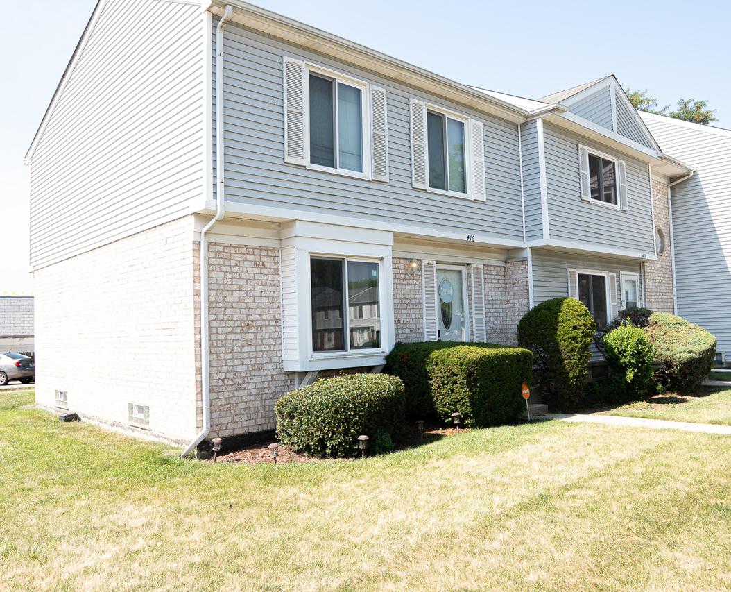 416 Gainsborough Ct., Bolingbrook, IL 60440
