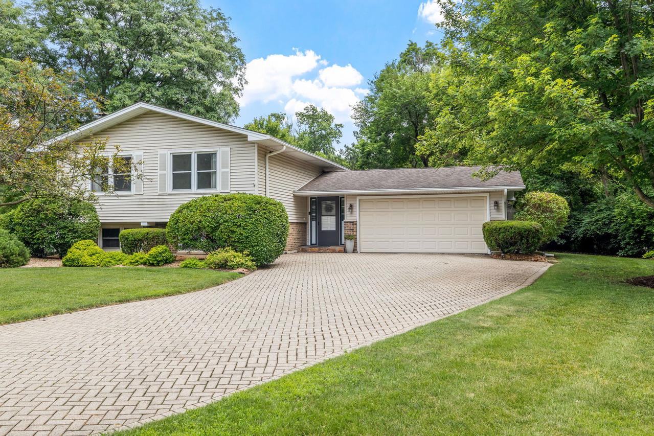 6651 Dunham Rd., Downers Grove, IL 60515
