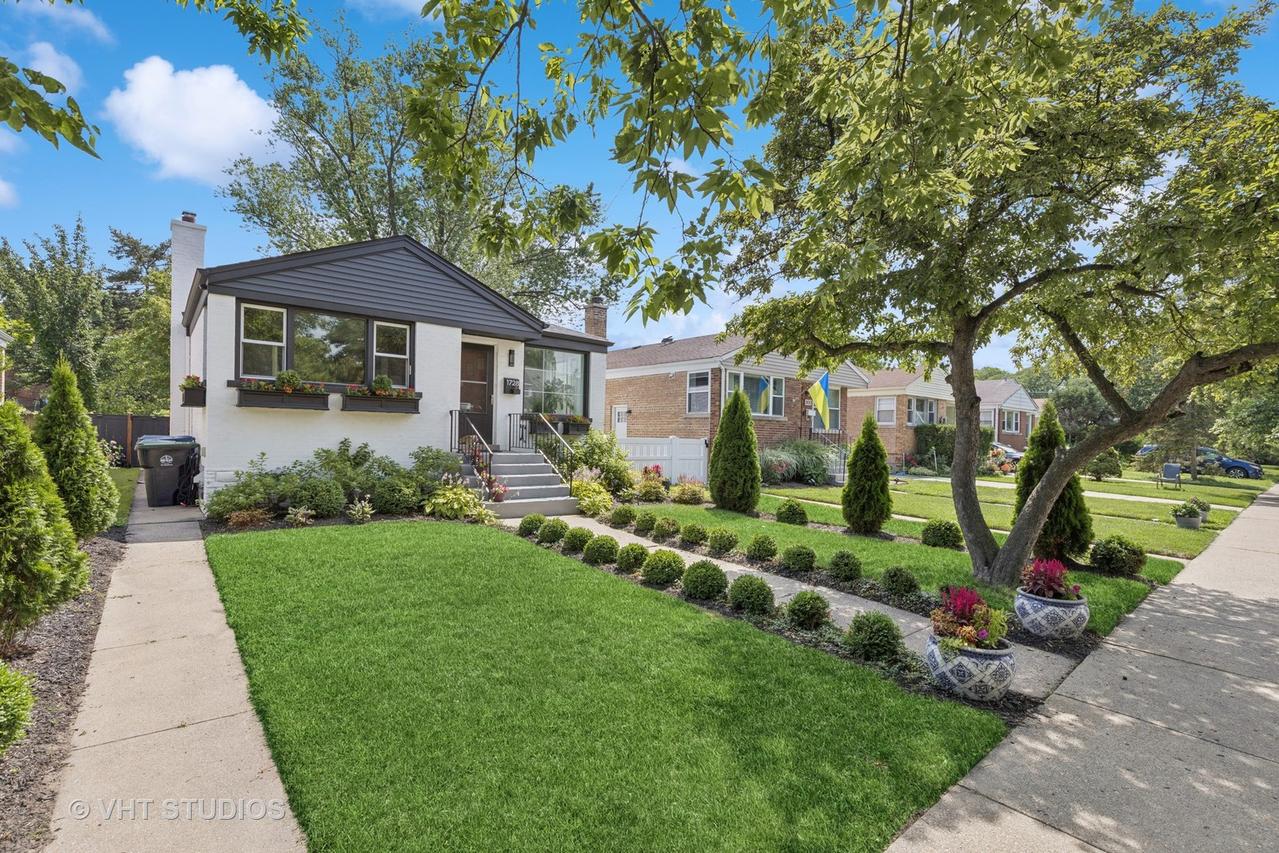 1728 Seward St., Evanston, IL 60202