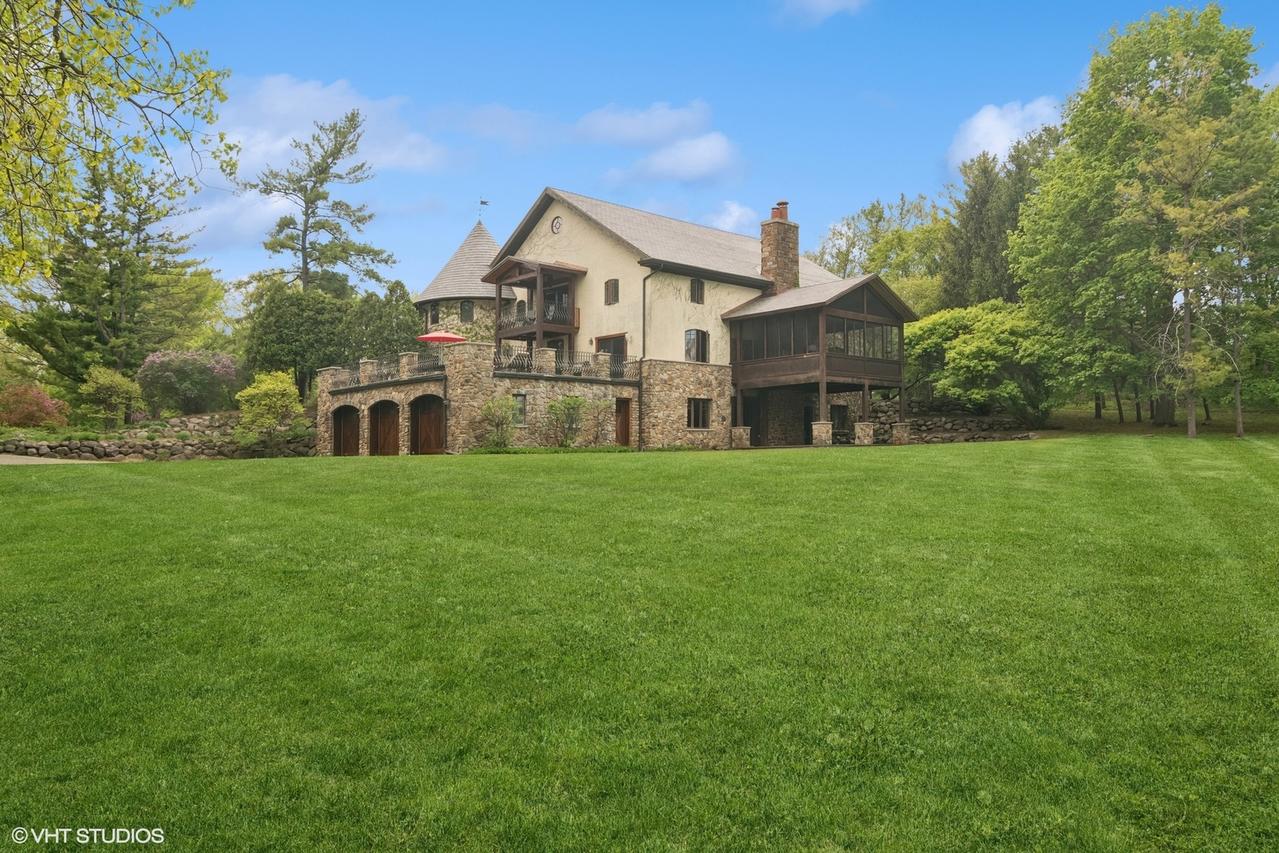 236 Steeplechase Rd., Barrington Hills, IL 60010
