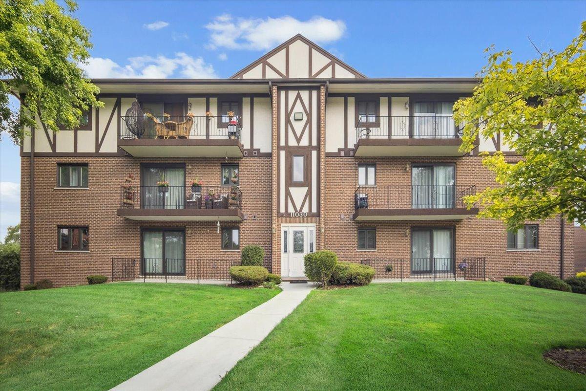 11030 S Theresa Cir. #3D, Palos Hills, IL 60465