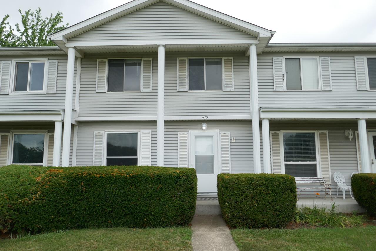 412 Salem Sq., Bolingbrook, IL 60440