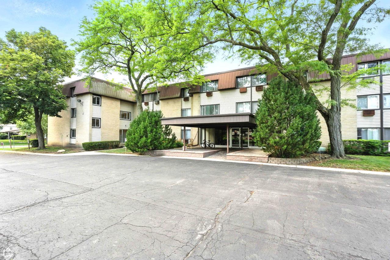 810 E Shady Way #102, Arlington Heights, IL 60005