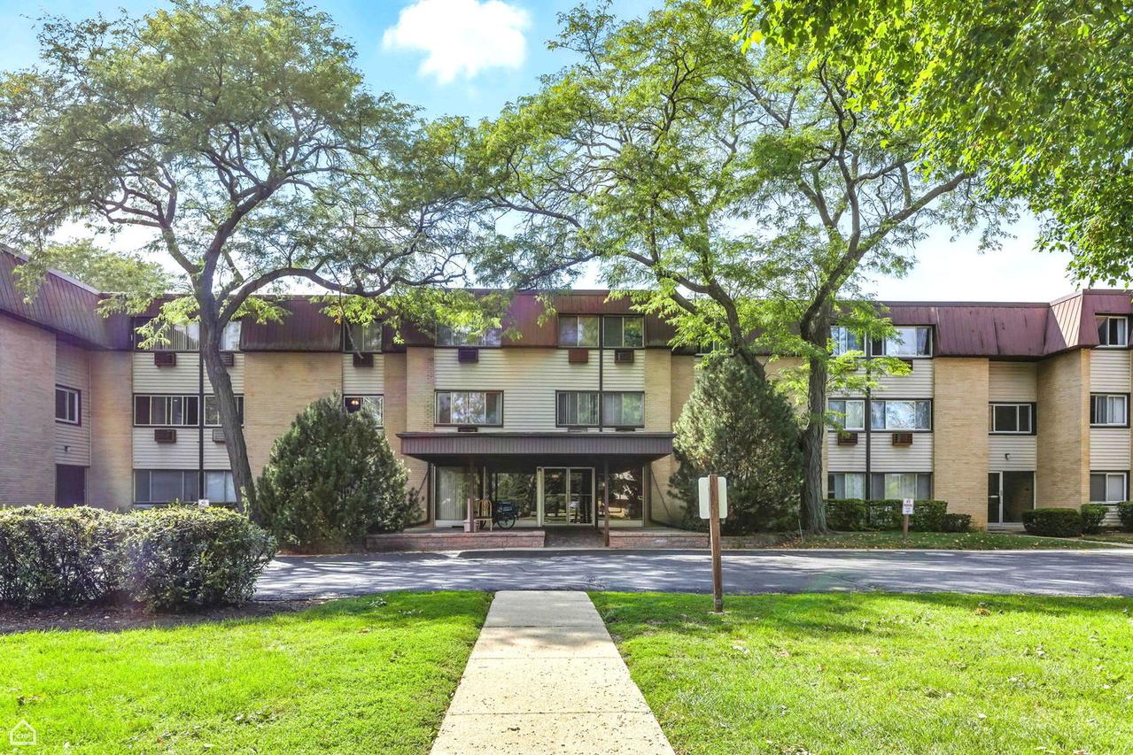 810 E Shady Way #102, Arlington Heights, IL 60005