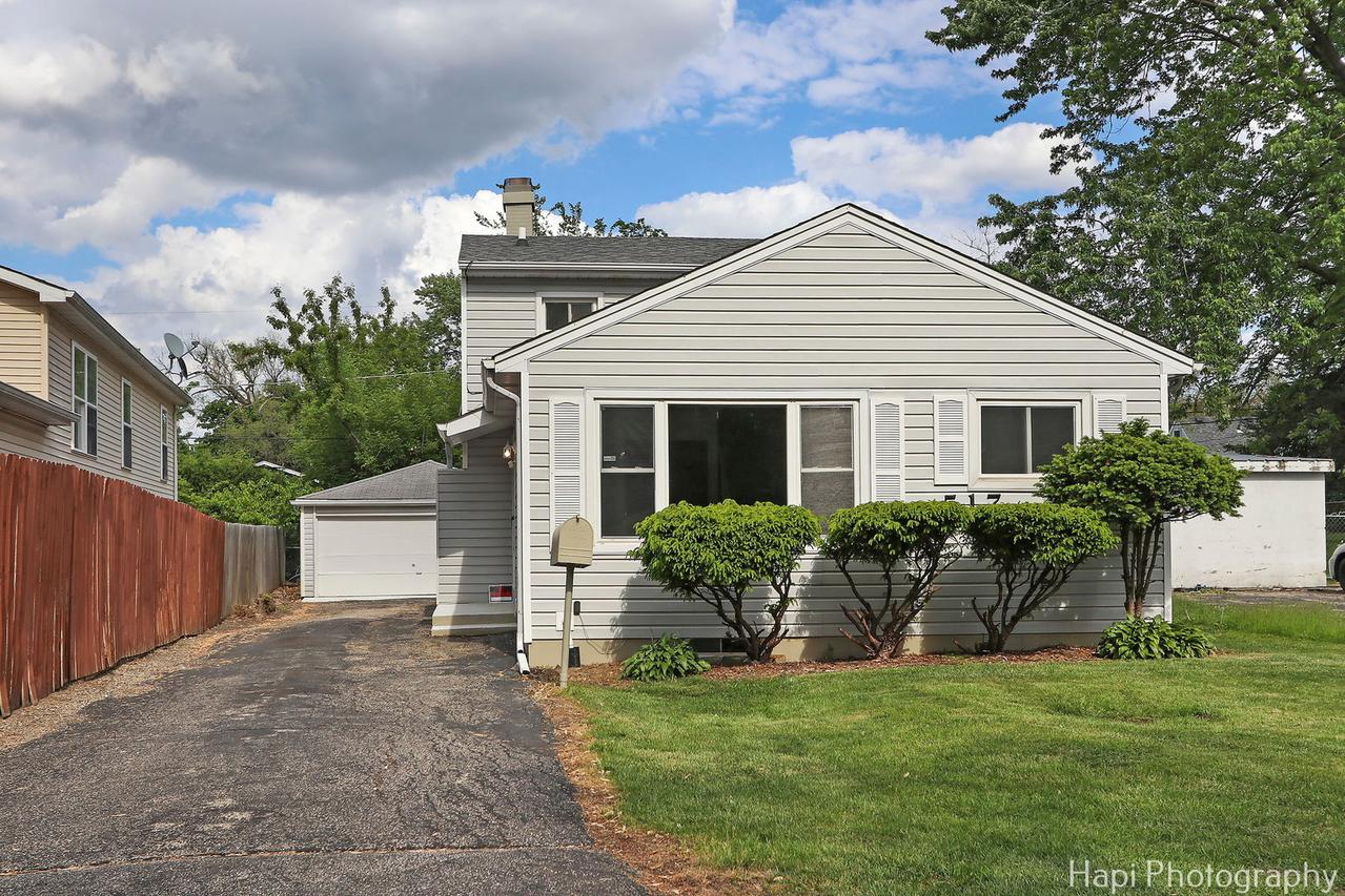 517 Grandview Dr., Round Lake Park, IL 60073