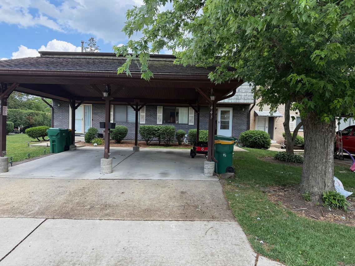 443 Commanche Tr., Wheeling, IL 60090