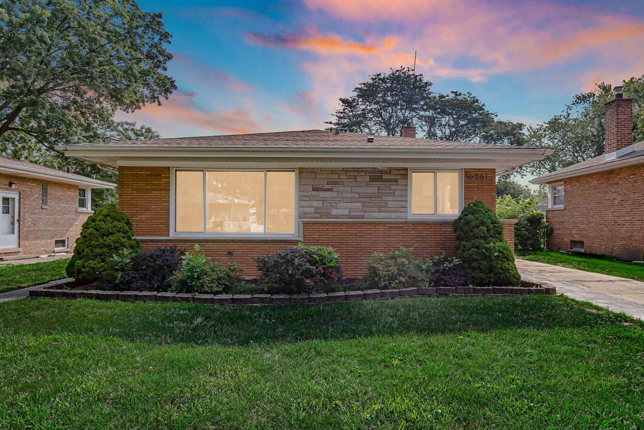 16361 Greenwood Ave., South Holland, IL 60473